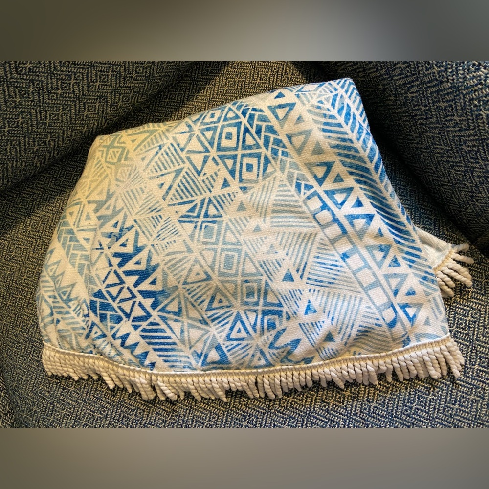 DSW Rounded Beach Towel - Picture 4 of 7